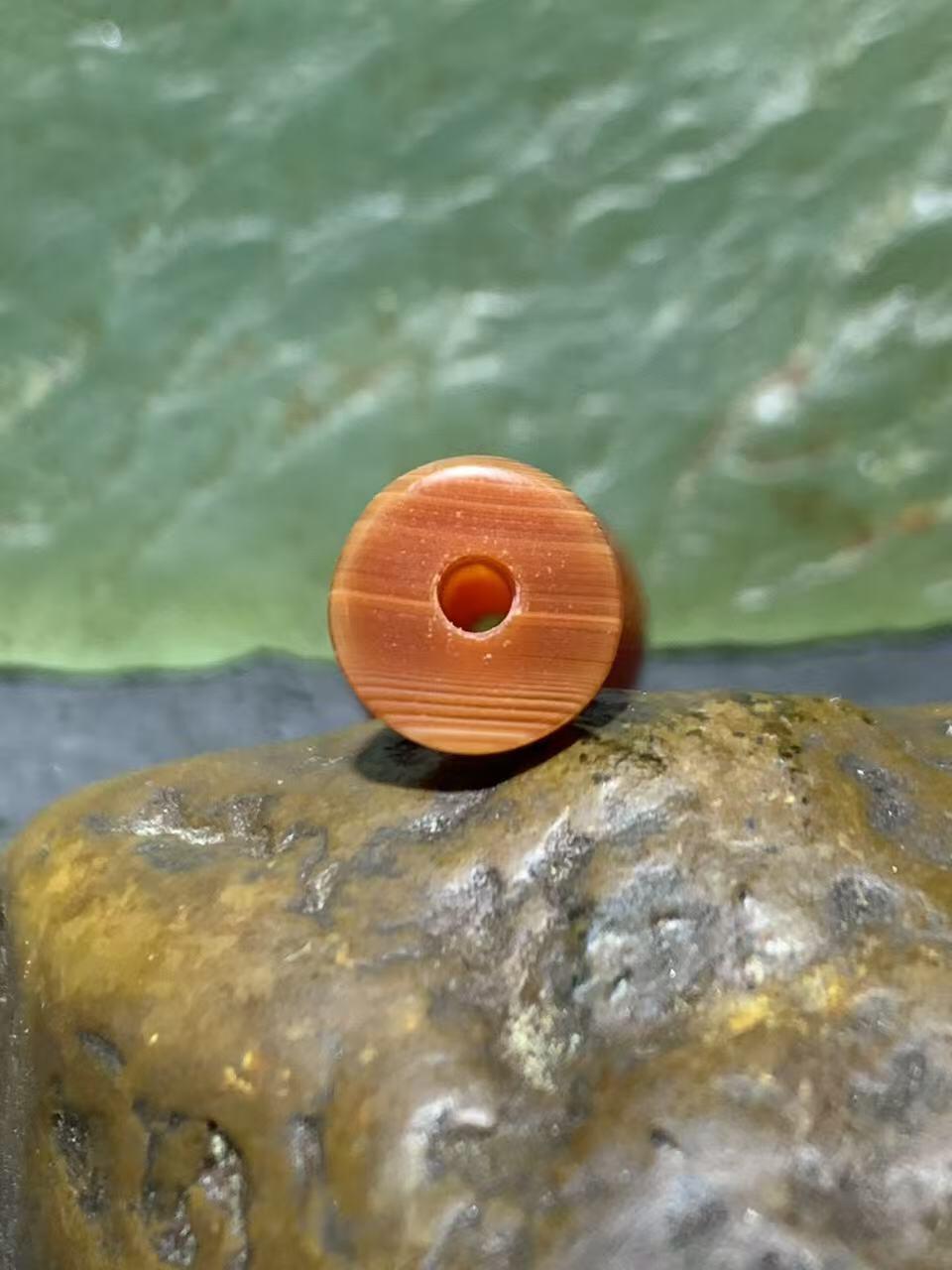 精美高玉化千层纹缠丝玛瑙双天眼瓶子珠一个，