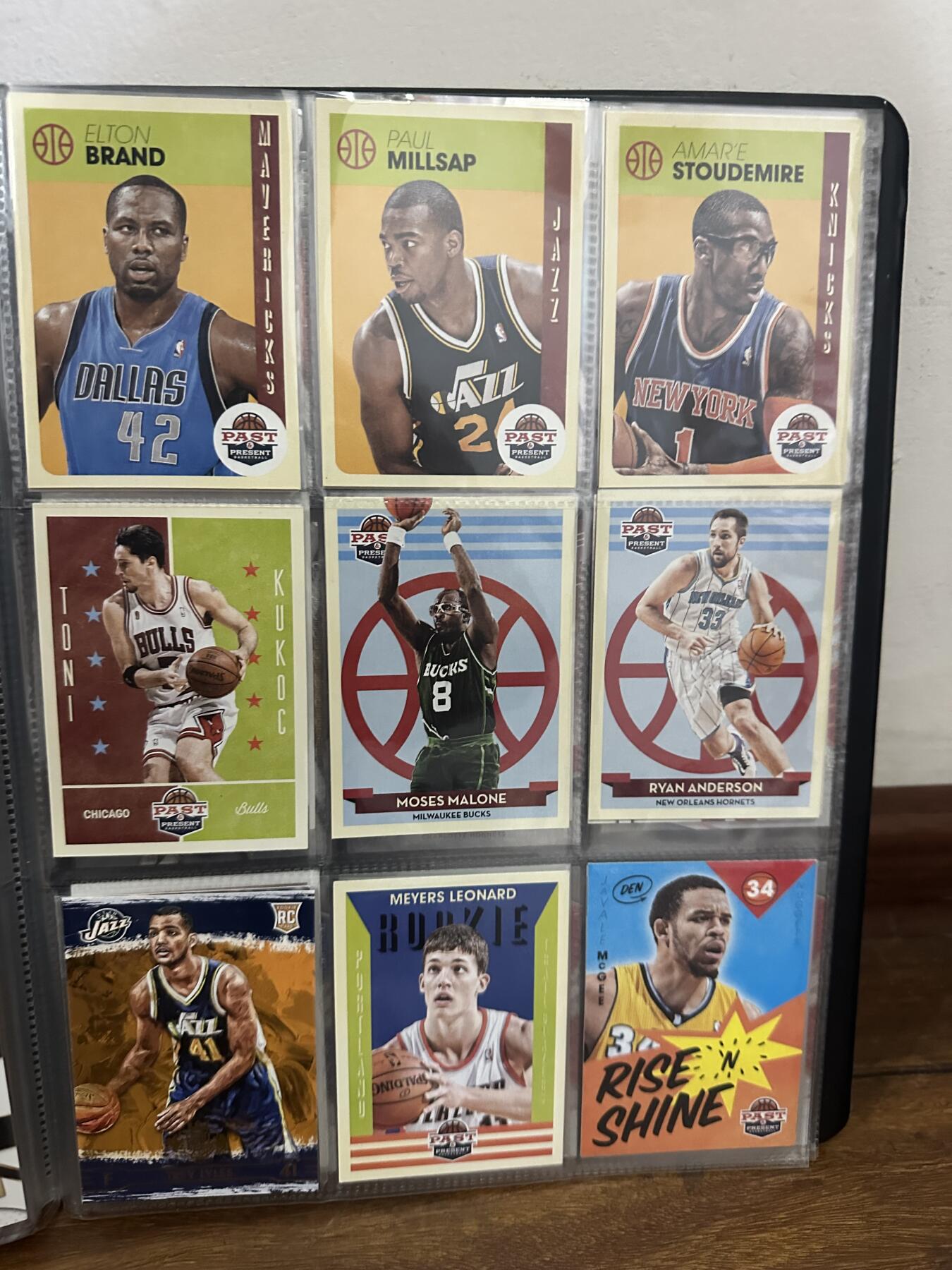 球星卡有好多张限编卡卡册一起出