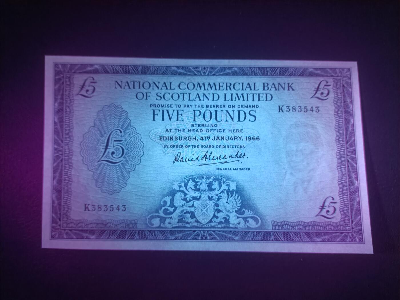 2025十一月第四期，总202期 苏格兰国家商业银行1966年5镑AUNC，银行徽章和19世纪爱丁堡俯瞰图，此银行现在被苏格兰皇家银行收购，已不存在