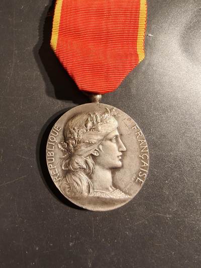 老王徽章第163期 13-15日三场连拍 16日统一发货  13、14日结束后可寄存 -  法国银级东方工业协会奖章    950银    26.4g