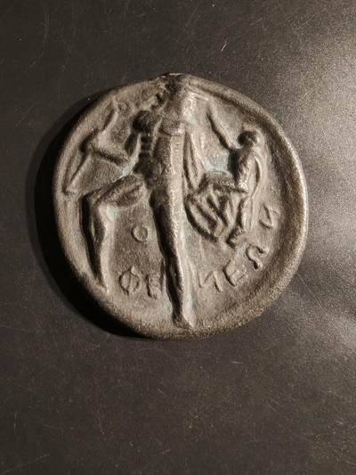 老王徽章第163期 13-15日三场连拍 16日统一发货  13、14日结束后可寄存 - 古希腊德拉克马银币纪念章     直径68mm.    重量163.1g