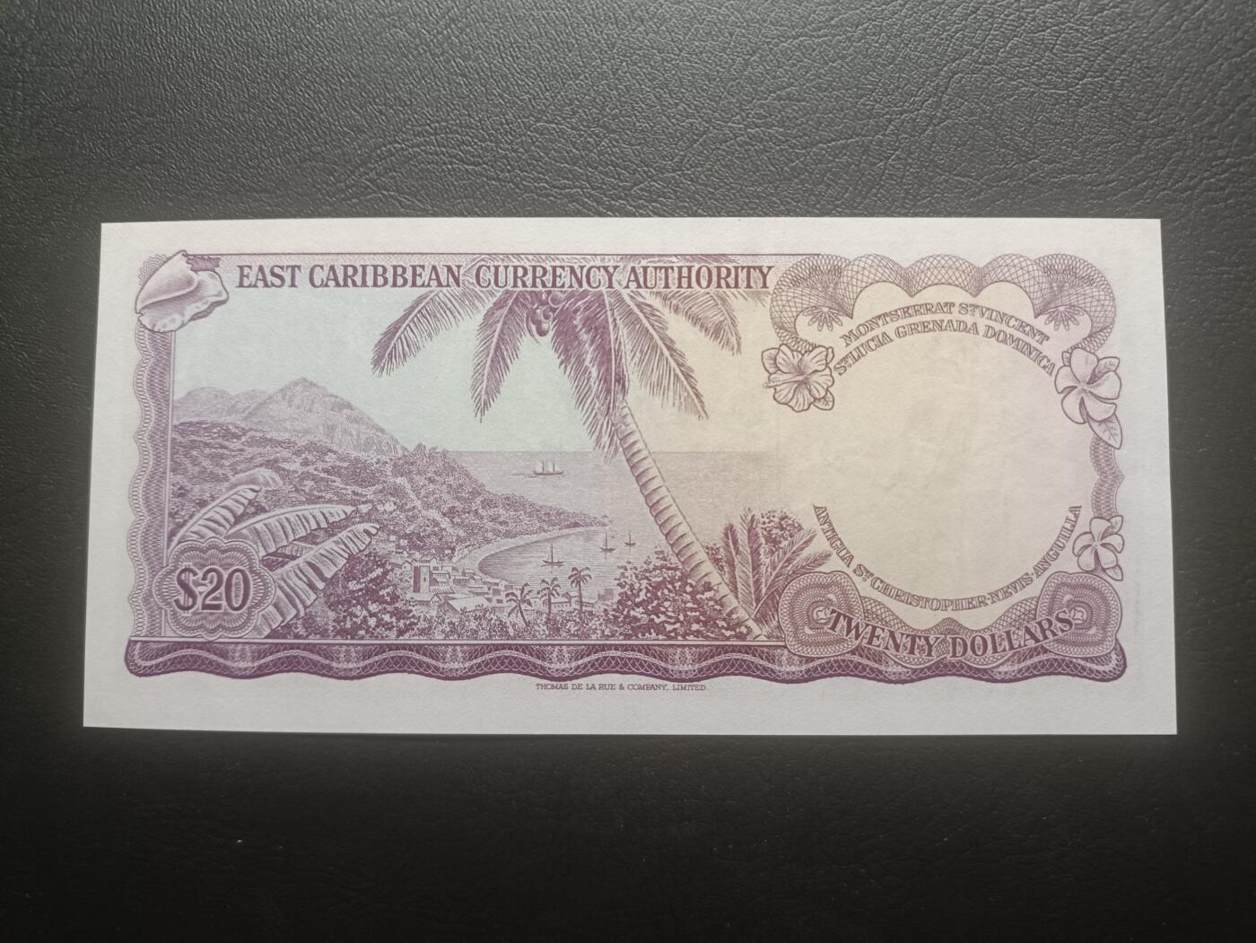 2025十一月第四期，总202期 东加勒比共同体1965版20元AUNC，戎装女王和海滩椰林