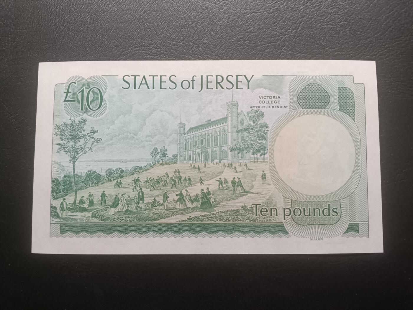 2025十一月第四期，总202期 泽西岛1983版10镑UNC双冠，稀有的珍珠冠女王版本中高面值，女王和伊丽莎白堡