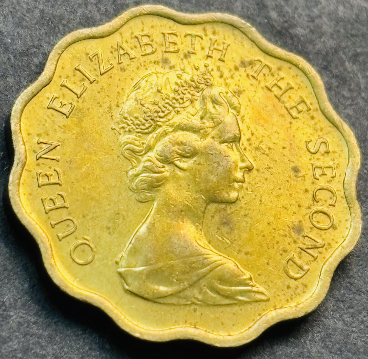 文馨钱币收藏第 281 场，【 长期接收代拍品】银元，银币，套币，纸币专场（本场截拍后休息三天，19 号发货） 原铜光品相 1975 年英属香港花边贰毫铜币，第一版首发年