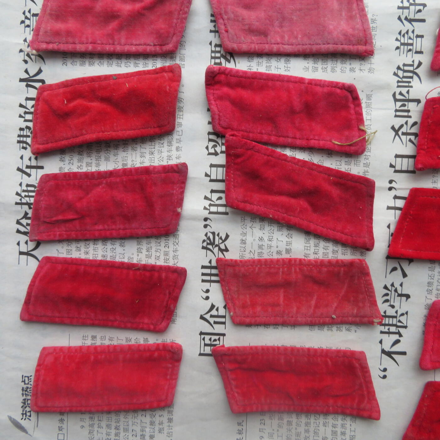 13--使用过的65通用扎线红领章12付一组0924-4