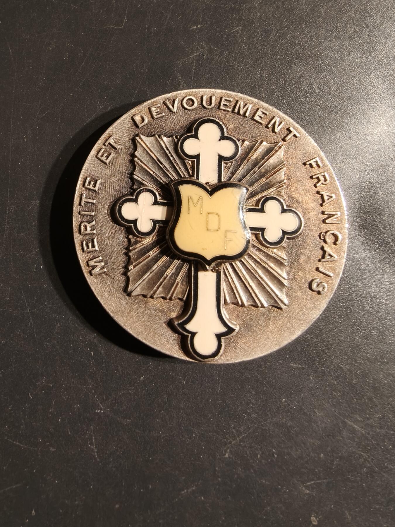 老王徽章第163期 13-15日三场连拍 16日统一发货  13、14日结束后可寄存