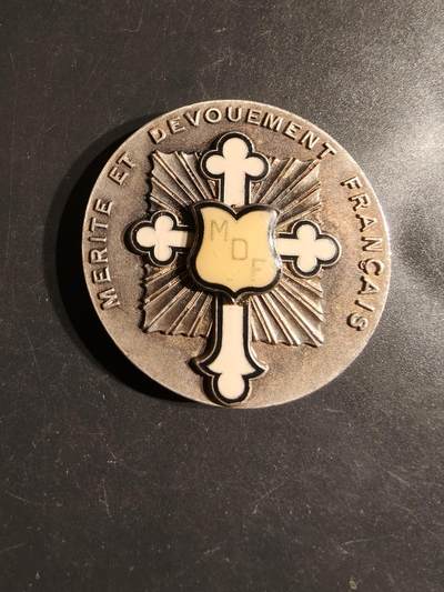 老王徽章第163期 13-15日三场连拍 16日统一发货  13、14日结束后可寄存 -  法国功勋与奉献纪念章      直径50mm.    重量62.5g