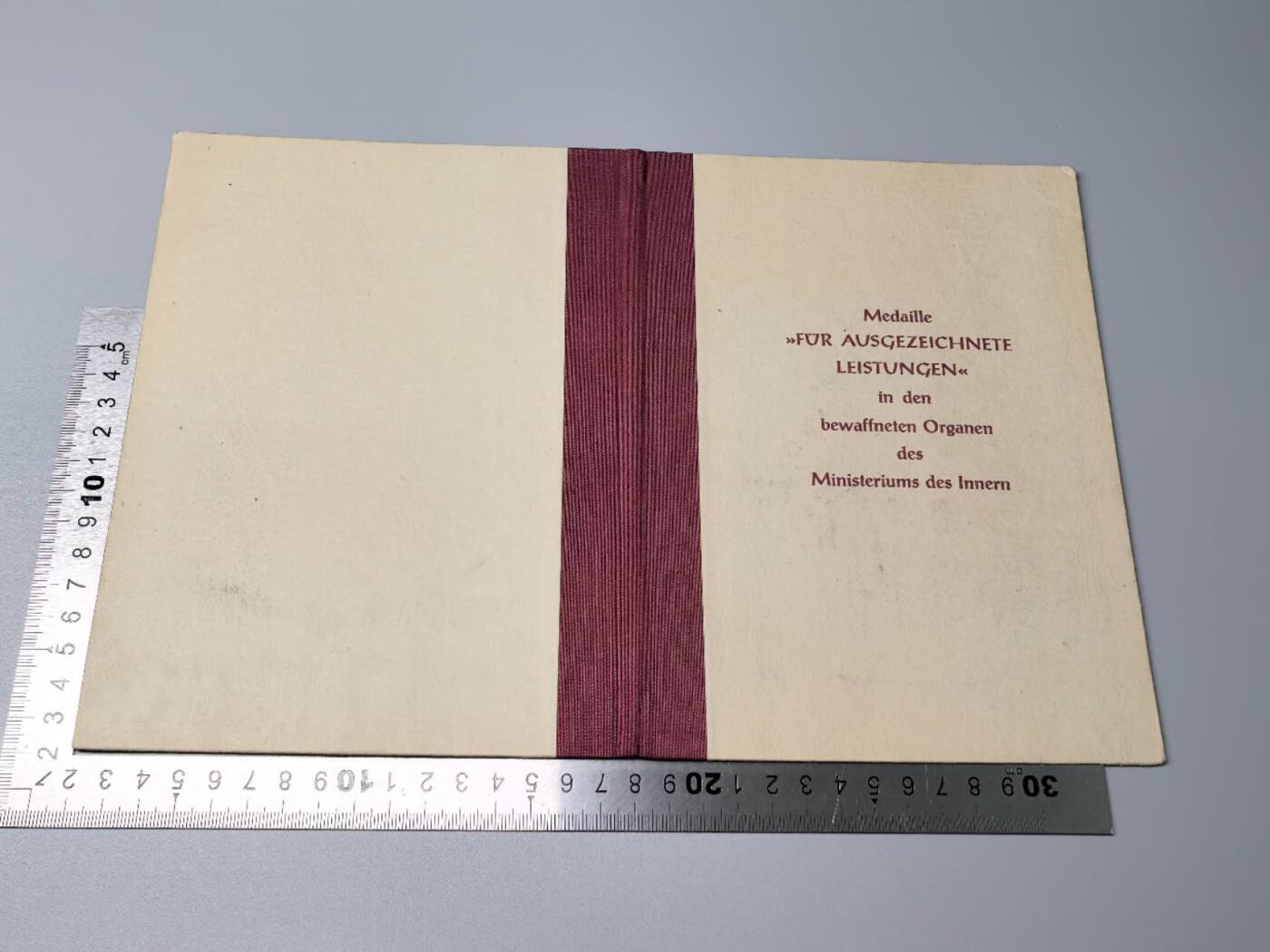 小驴勋章奖章收藏11月15日周六晚五点拍卖（珍爱和平，收藏战争，铭记历史，勿忘国耻，忠党爱国。有偿代拍，送拍规则在简介最后，参拍须阅读规则后再参拍，关系到运费包装发货时效真假辨别等关键信息，拍卖时不再发原图，看大图店主微信码在拍卖店铺介绍里）