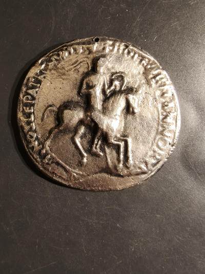 老王徽章第163期 13-15日三场连拍 16日统一发货  13、14日结束后可寄存 - 古罗马第纳尔银币风格纪念章         直径80mm.    重量288.2g