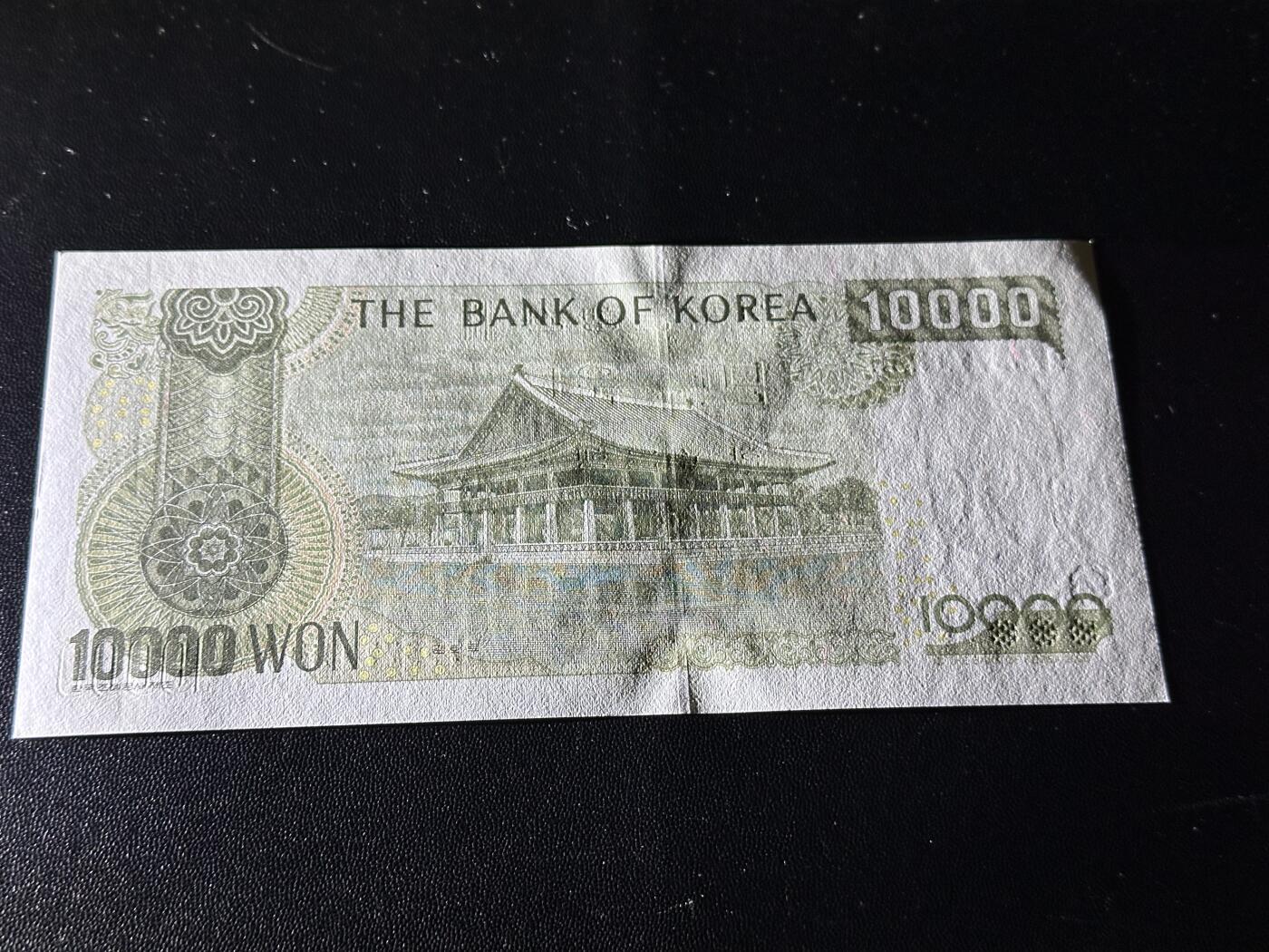 《外钞收藏家》第五百八十五期（精品场）（本平台长期征集拍品、欢迎藏友们联系合作）