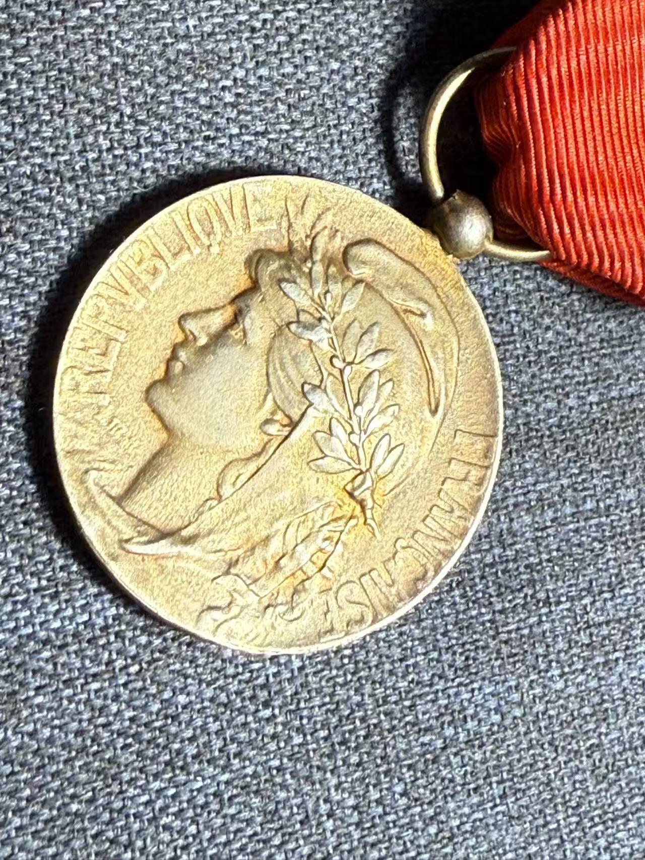 罗岚⭐爱藏⭐精品专拍第七场-分享拍场赚佣（周六有群拍，详细看简介） 法兰西第三共和国劳工部银级劳工奖章 带花结 银质