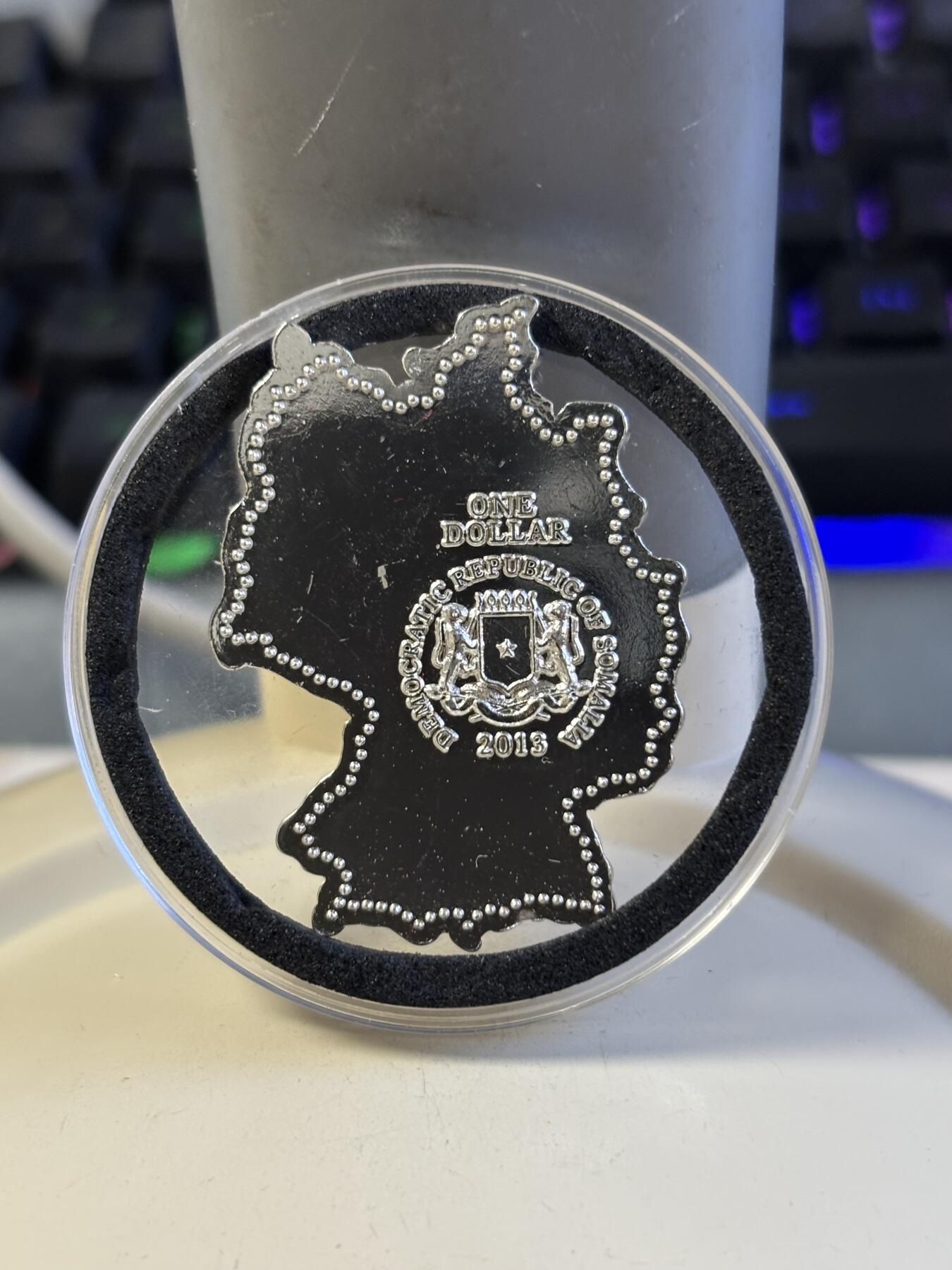 第181期拍卖 索马里2013年世界地图国旗系列德国地图异形币