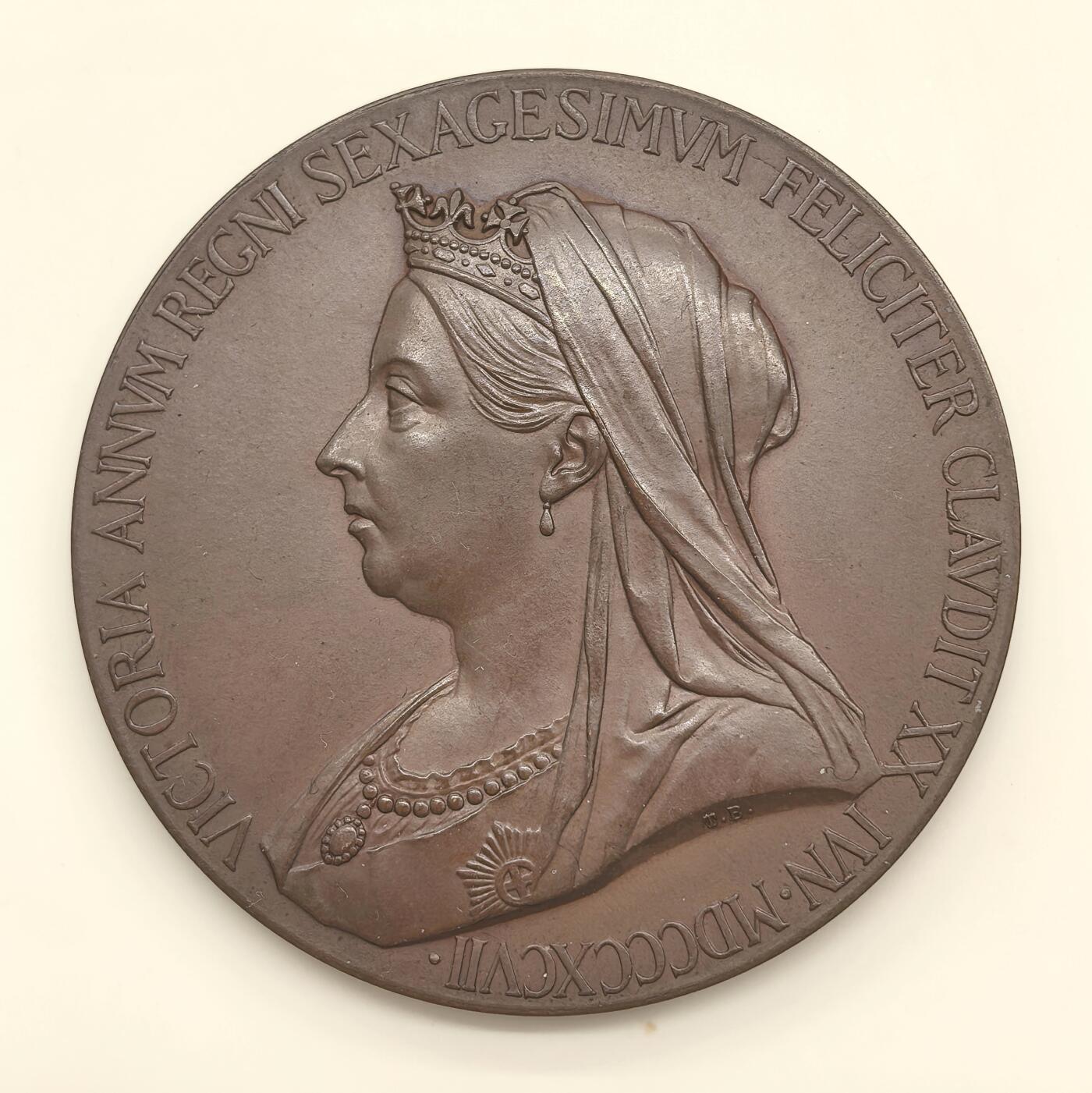 博洋堂世界钱币拍卖第146期（全场包邮） 1887年维多利亚登记纪念50周年铜章一枚，56mm，经典老少维多利亚头像，UNC品质