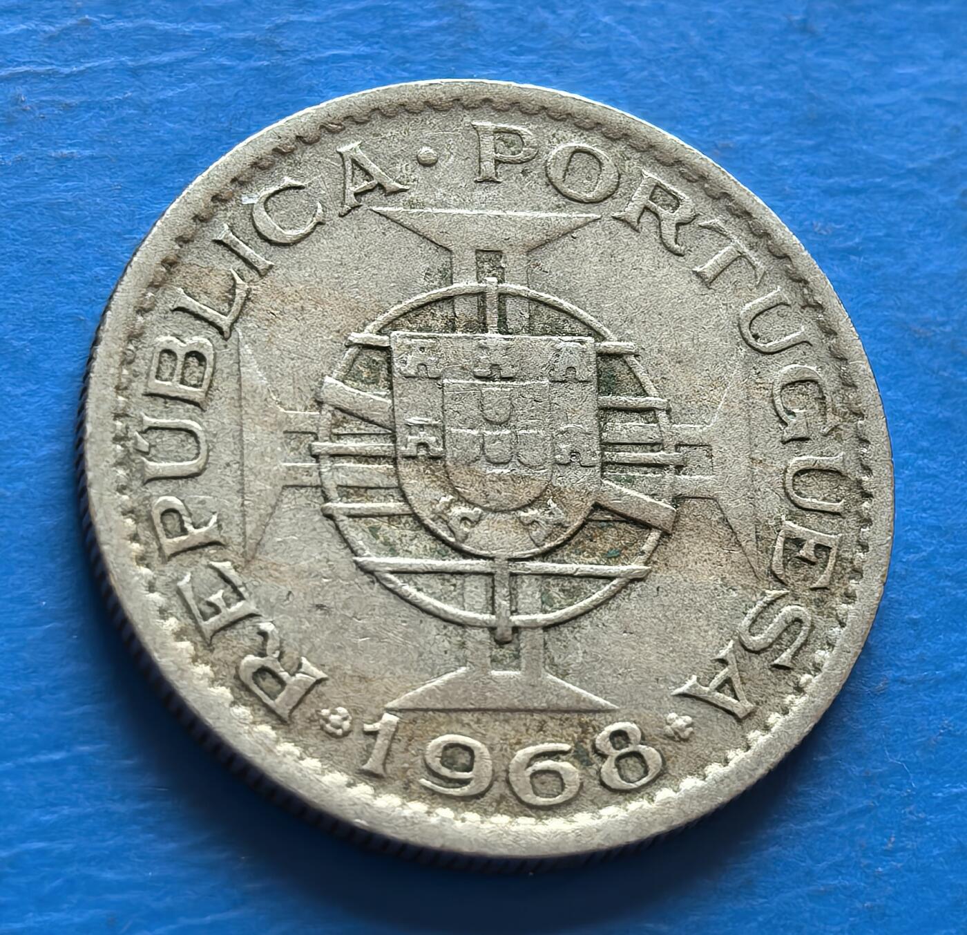 外国优质老铜币银币，周六九点倒数截拍，满百包邮，可寄存半年，喜欢朋友微信扫描二维码可直接参拍