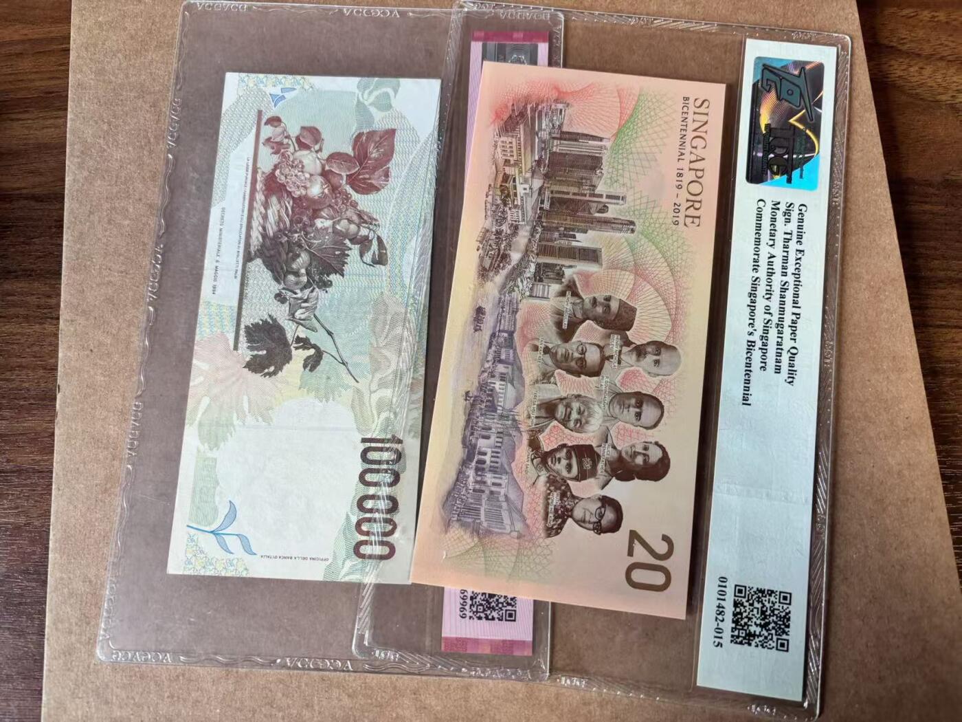 【Blue Auction】世界纸币精拍第750期——18级TOP拍卖/信誉/品质/专业/高效💫 【一组2张】新加坡 2019年20元&意大利 1994年10万里拉 TQG67EPQ/ACG55EPQ 