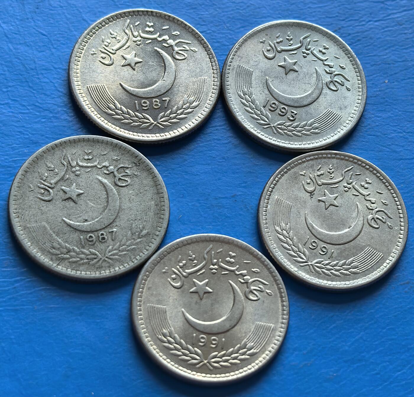 外国优质老铜币银币，周六九点倒数截拍，满百包邮，可寄存半年，喜欢朋友微信扫描二维码可直接参拍