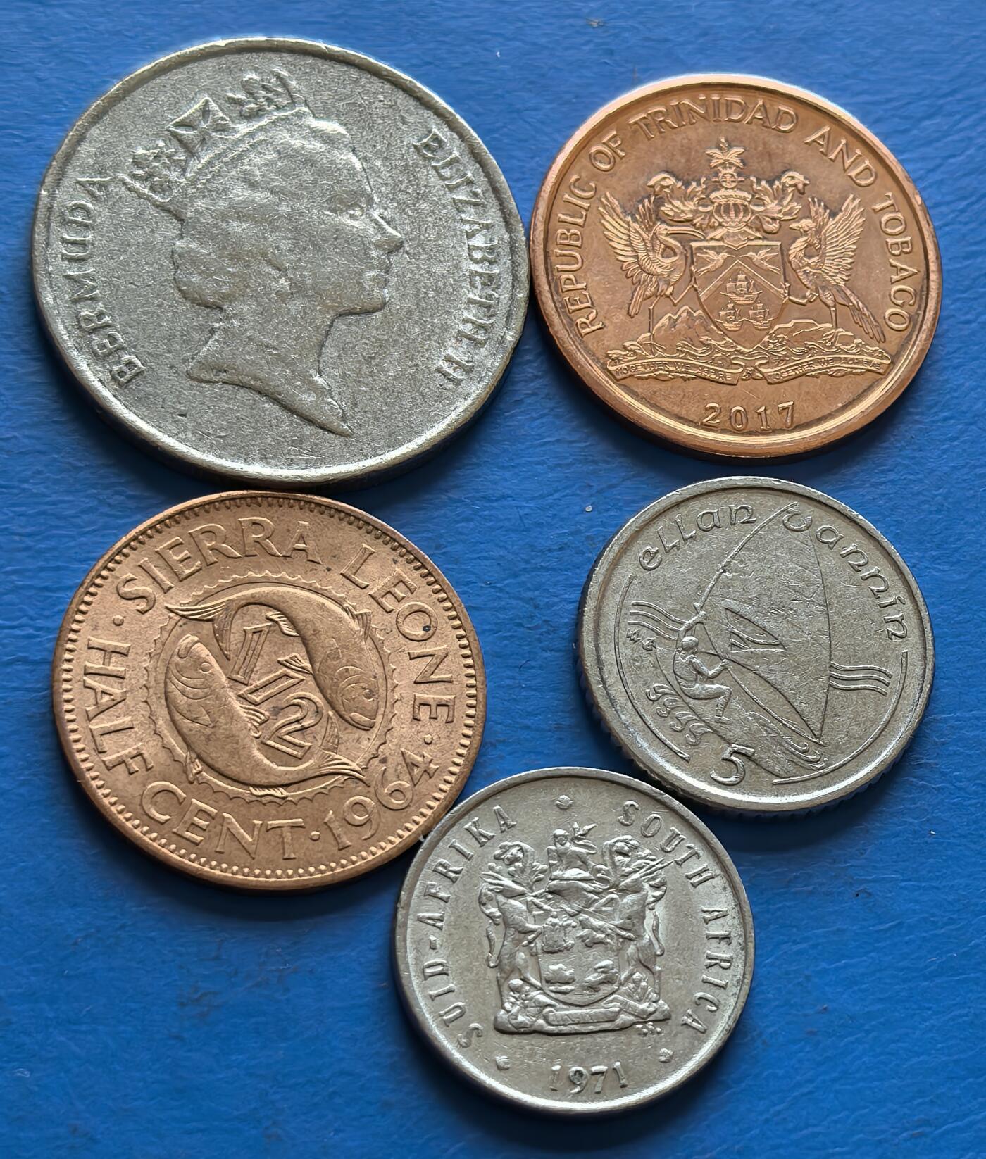 外国优质老铜币银币，周六九点倒数截拍，满百包邮，可寄存半年，喜欢朋友微信扫描二维码可直接参拍