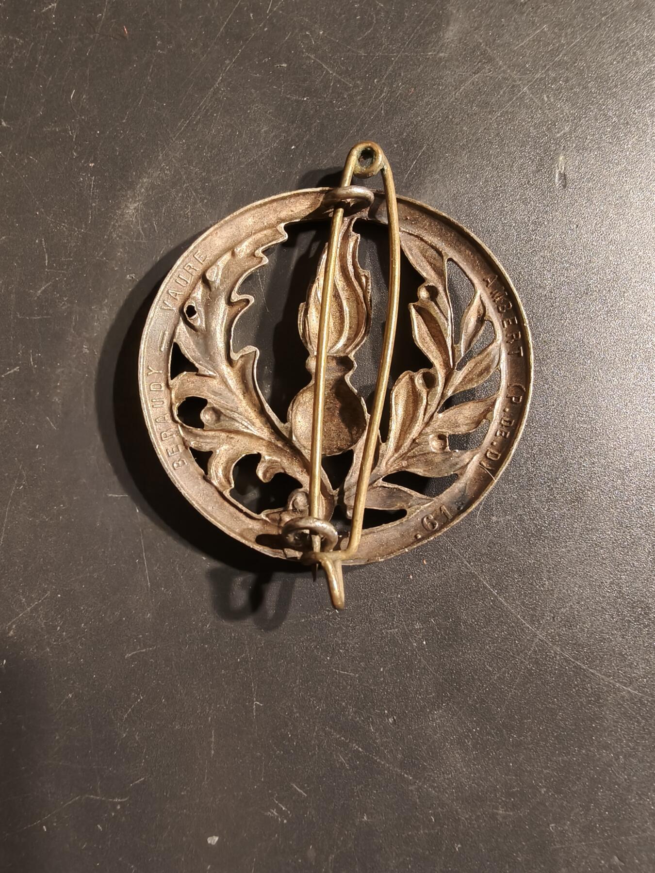 老王徽章第163期 13-15日三场连拍 16日统一发货  13、14日结束后可寄存  法国警察贝雷帽徽