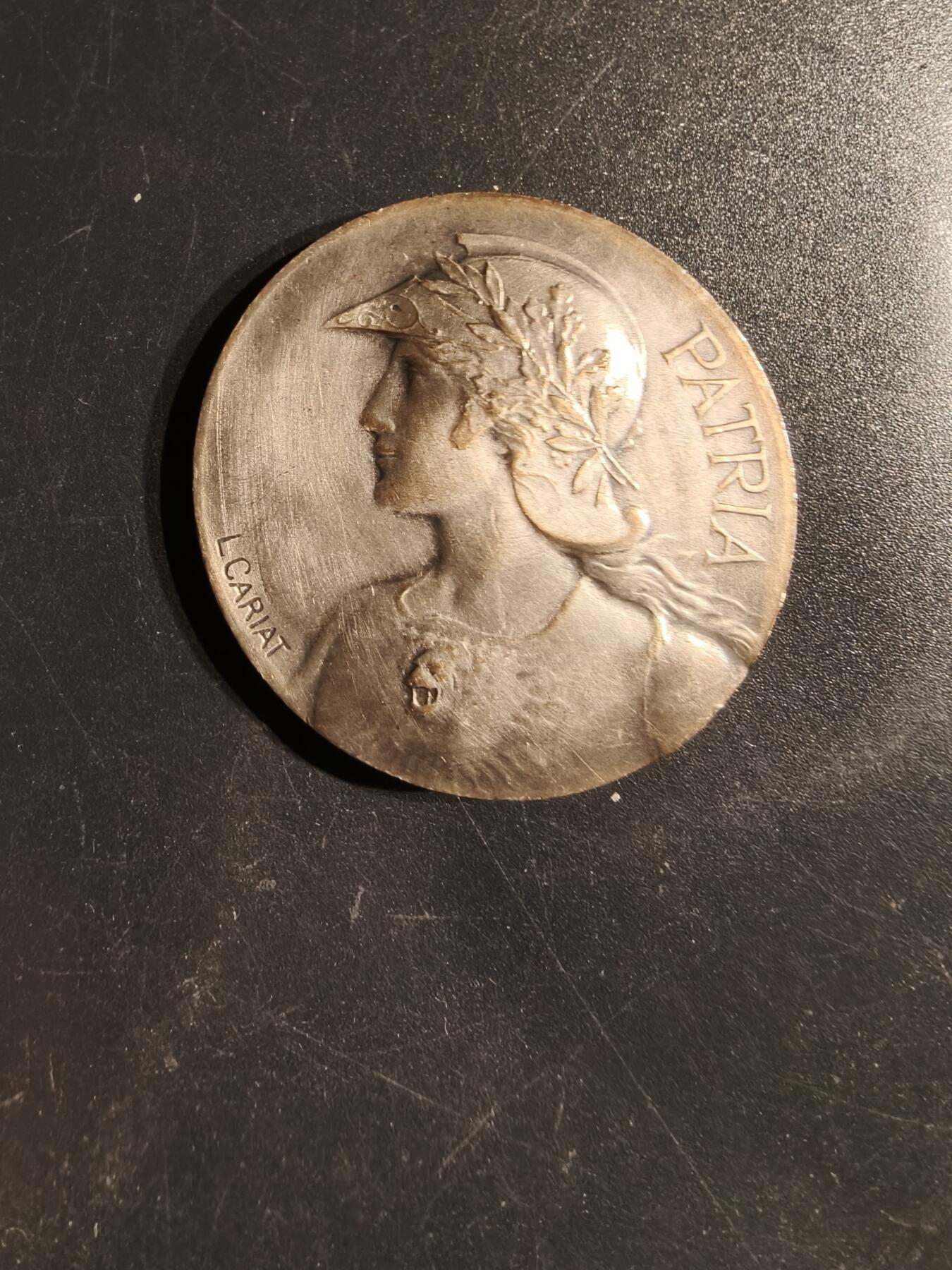 老王徽章第163期 13-15日三场连拍 16日统一发货  13、14日结束后可寄存  法国戎装玛丽安娜镀银大铜章    直径36mm.   重量20.1g