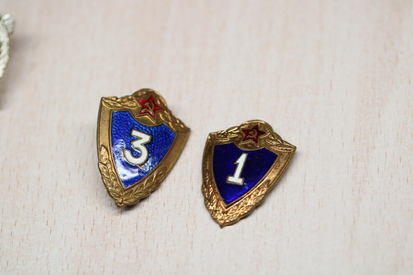 大猫徽章拍卖 第282期 南斯拉夫二级友谊、三级游击队之星 苏联证章