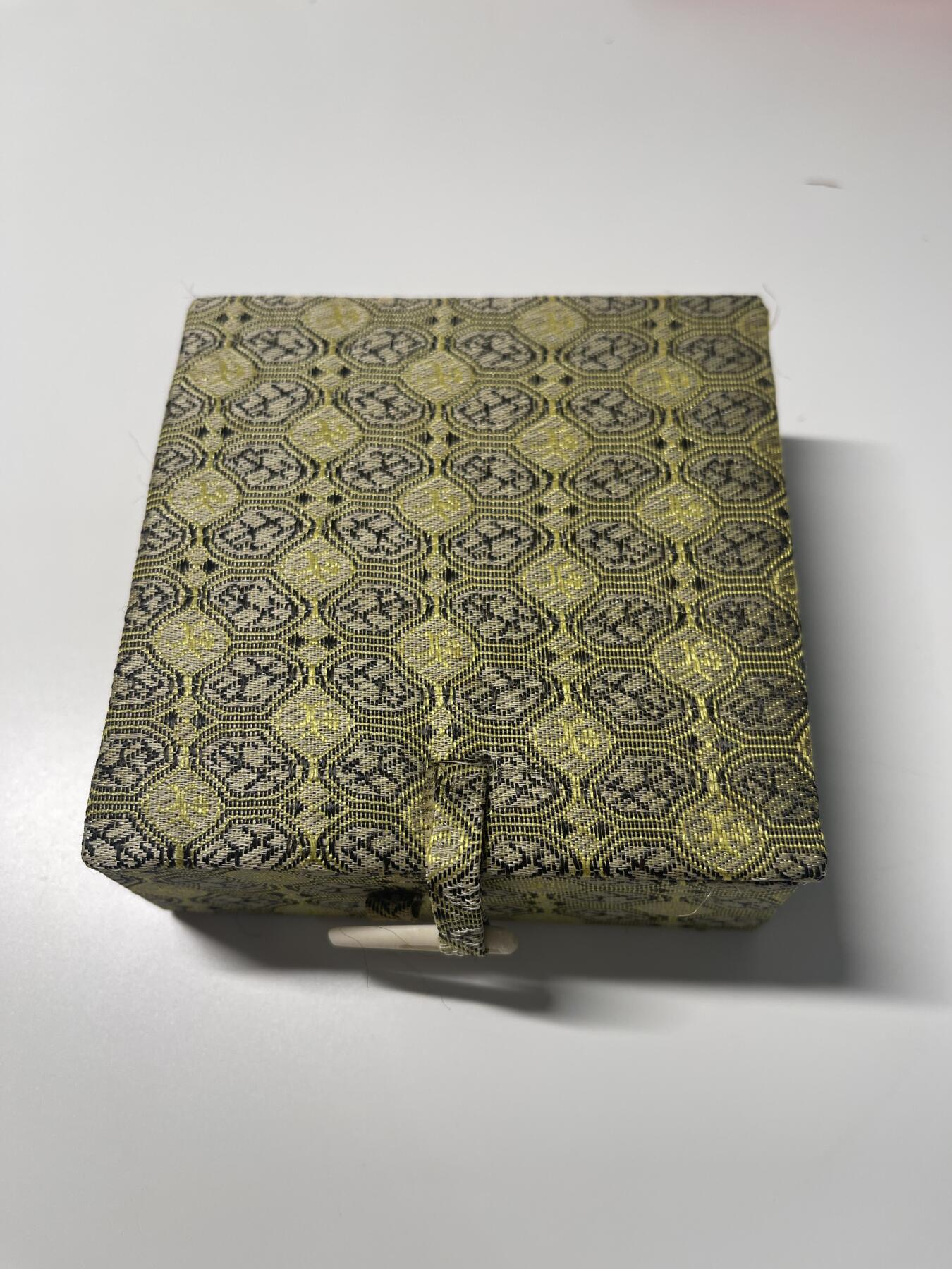 新时代收藏徽章红藏拍卖(第二十八场)  徽章纸品证书杂项 08北京奥运会 我们做给日本人的纪念品印章和仿乾隆墨盒 未刻字 闲鱼售价300多