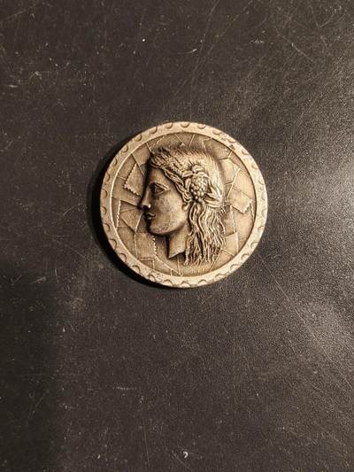 老王徽章第163期 13-15日三场连拍 16日统一发货  13、14日结束后可寄存 -  法国玛丽安娜纪念章     直径26mm.   重量7.1g