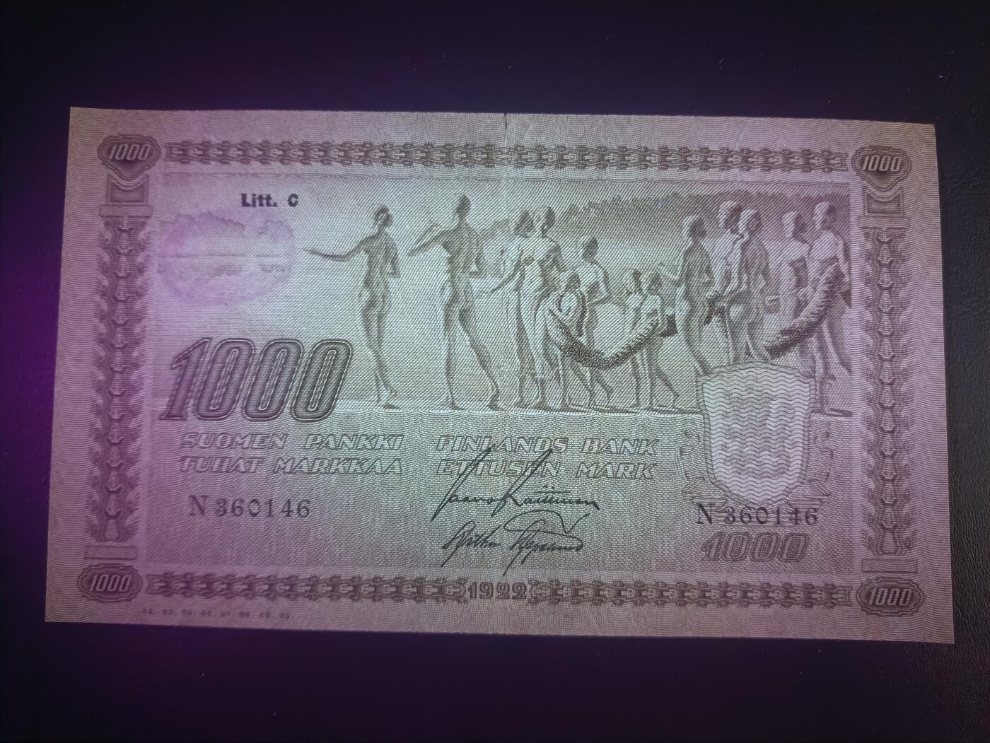 2025十一月第四期，总202期 芬兰1922年1000马克流通好品XF，此系列极稀有的大票幅大面值，象征着民族的起源和前进的意境画和国徽，稀有早期年份