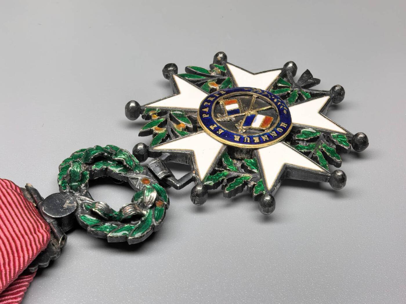 小驴勋章奖章收藏11月15日周六晚五点拍卖（珍爱和平，收藏战争，铭记历史，勿忘国耻，忠党爱国。有偿代拍，送拍规则在简介最后，参拍须阅读规则后再参拍，关系到运费包装发货时效真假辨别等关键信息，拍卖时不再发原图，看大图店主微信码在拍卖店铺介绍里）