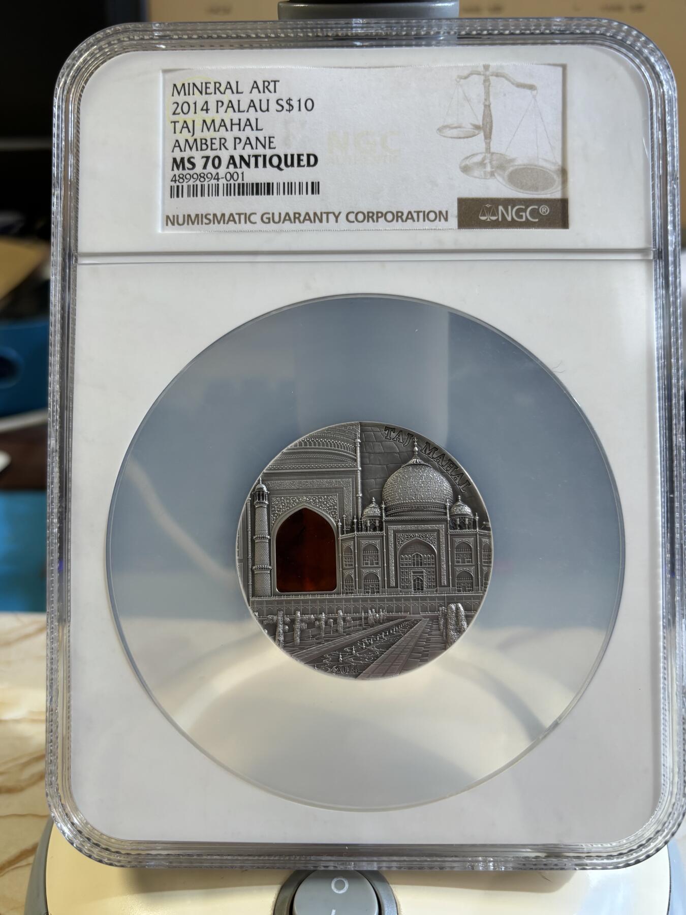 第181期拍卖 帕劳 2012年 琥珀屋第四组-克林姆林宫镶琥珀仿古银币 NGC-MS70带原证书，2盎司，999银，发行999枚