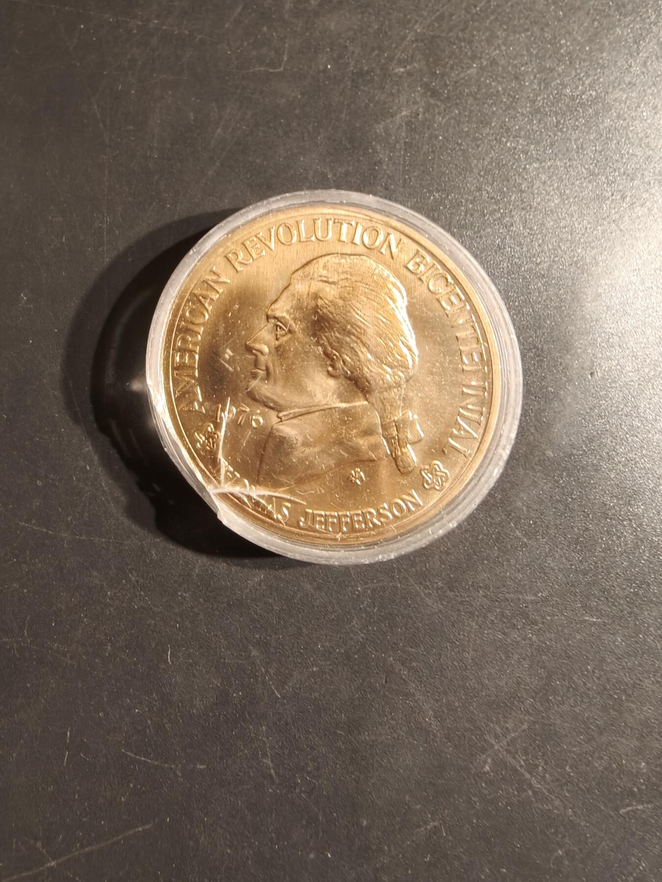 老王徽章第163期 13-15日三场连拍 16日统一发货  13、14日结束后可寄存 美国独立战争200周年纪念章      亚克力原盒     1775年独立宣言     直径38mm