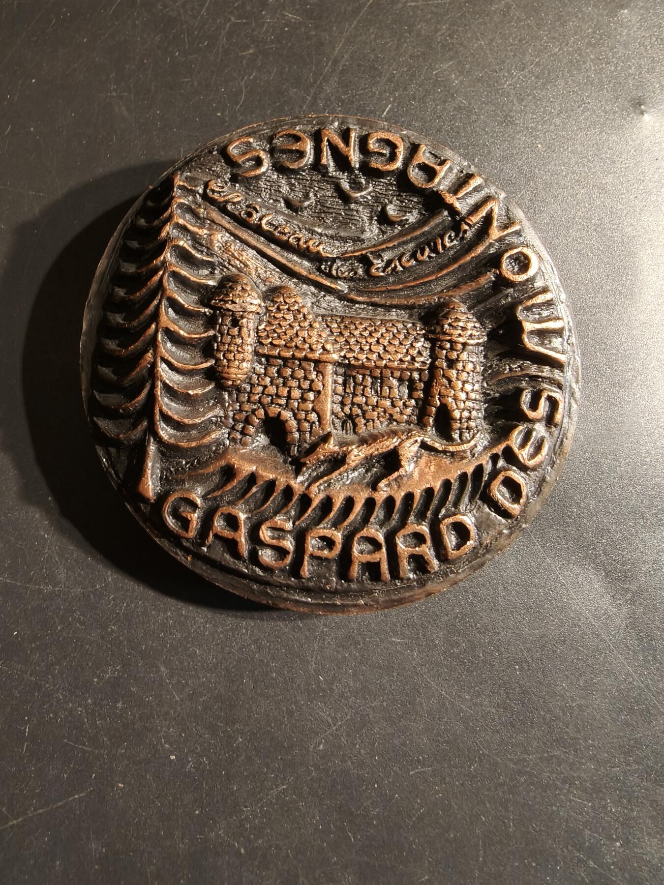 老王徽章第163期 13-15日三场连拍 16日统一发货  13、14日结束后可寄存  法国作家亨利·普拉大铜章     高浮雕     直径76mm.    重量457.2g