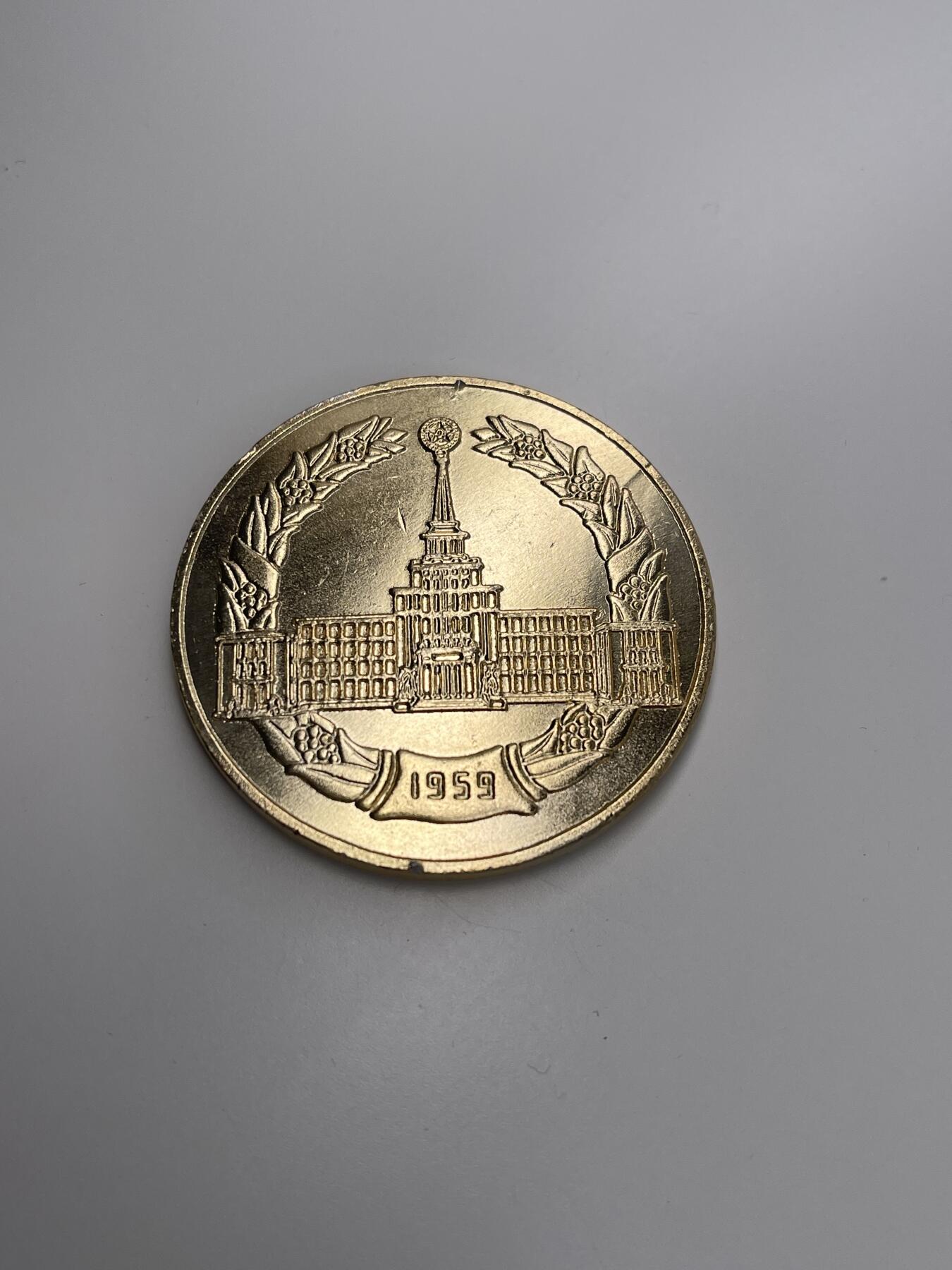 新时代收藏徽章红藏拍卖(第二十八场)  徽章纸品证书杂项 红军长征胜利50周年纪念章 品相很好 铝制