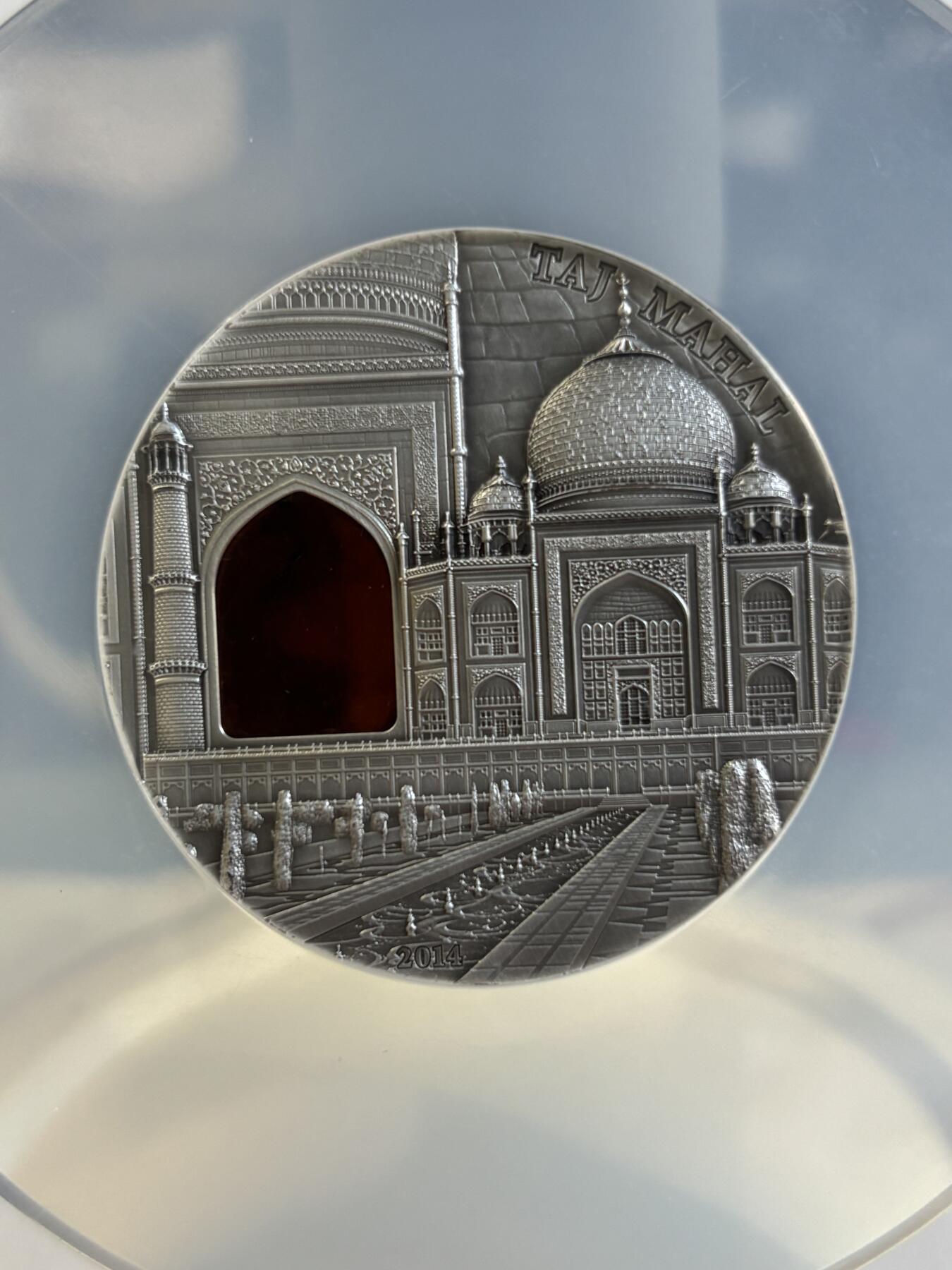 第181期拍卖 帕劳 2012年 琥珀屋第四组-克林姆林宫镶琥珀仿古银币 NGC-MS70带原证书，2盎司，999银，发行999枚