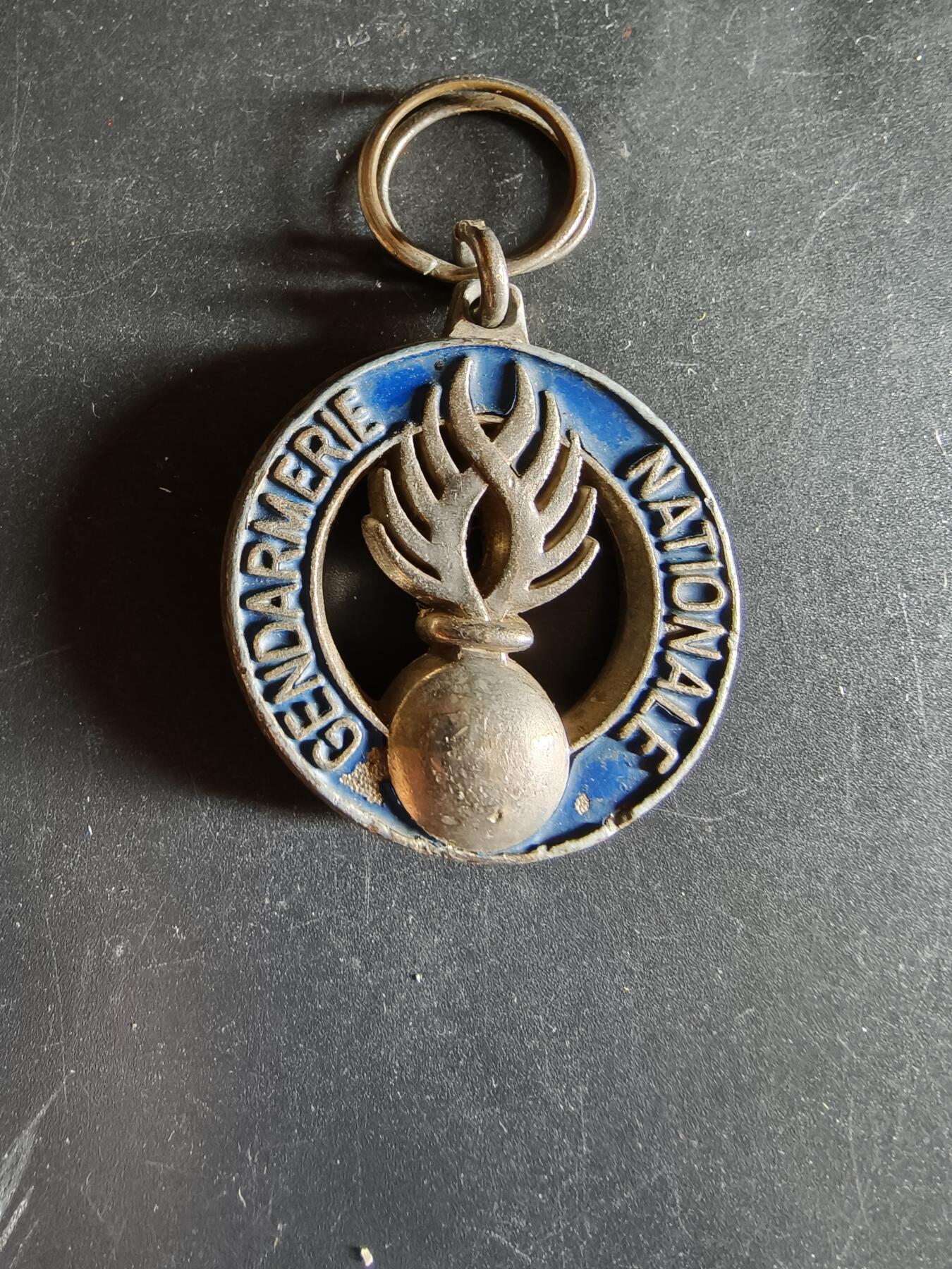 老王徽章第163期 13-15日三场连拍 16日统一发货  13、14日结束后可寄存 法国国家宪兵钥匙扣 