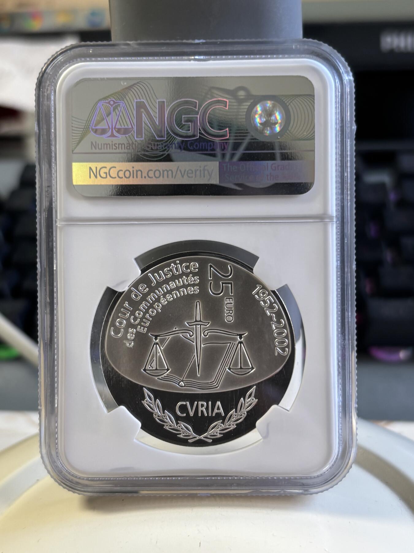 第181期拍卖 卢森堡2002年欧洲法院系统50周年正义天平25欧元精制银币NGC-PF69,22.85克，925银