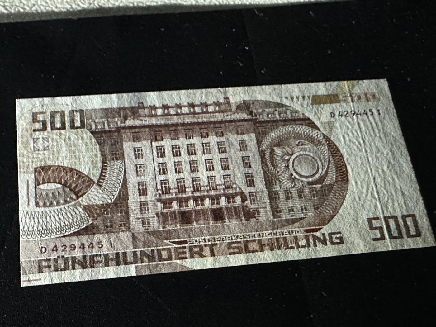 《外钞收藏家》第五百八十五期（精品场）（本平台长期征集拍品、欢迎藏友们联系合作）