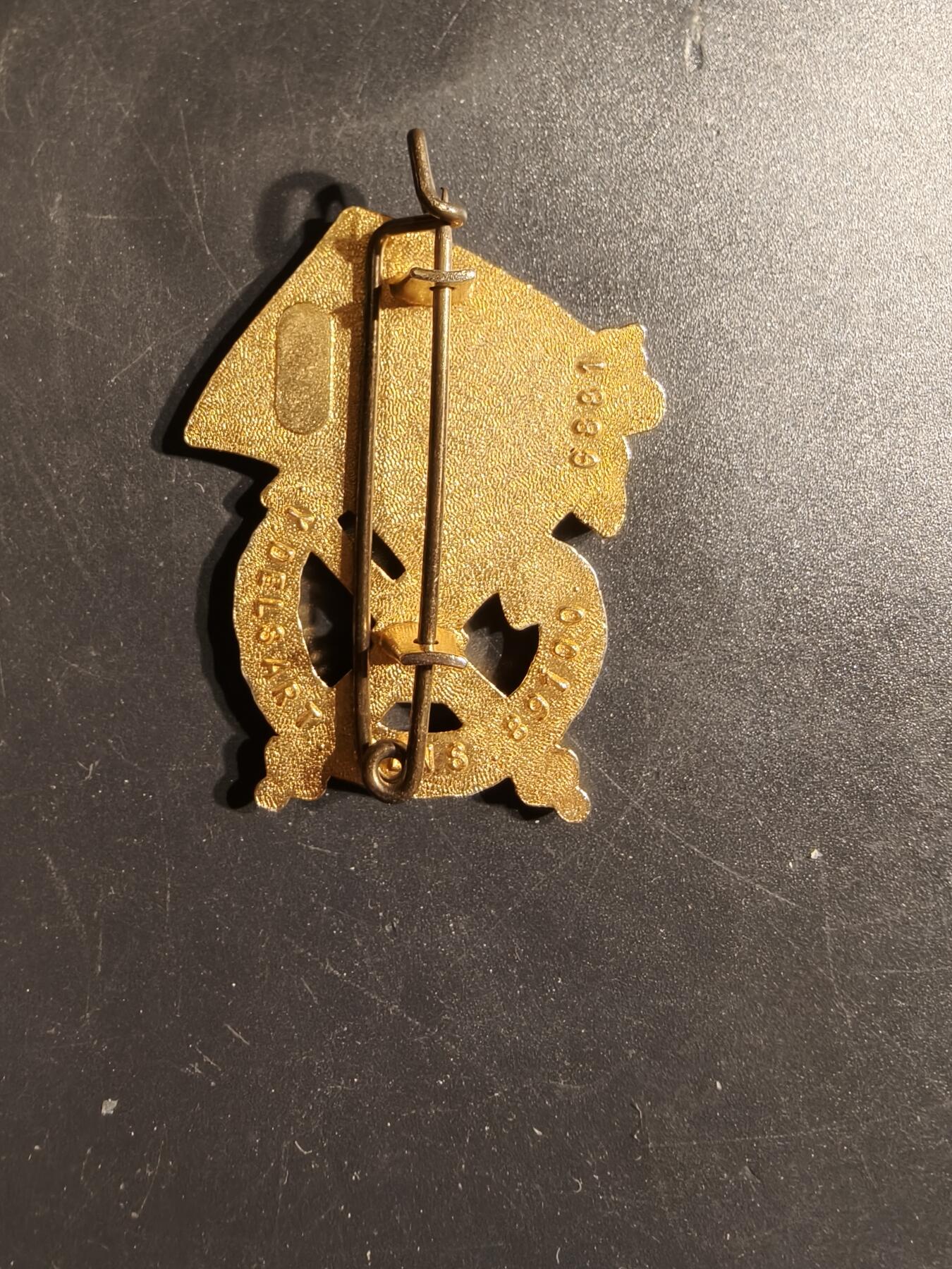 老王徽章第163期 13-15日三场连拍 16日统一发货  13、14日结束后可寄存  法国第1炮兵团证章