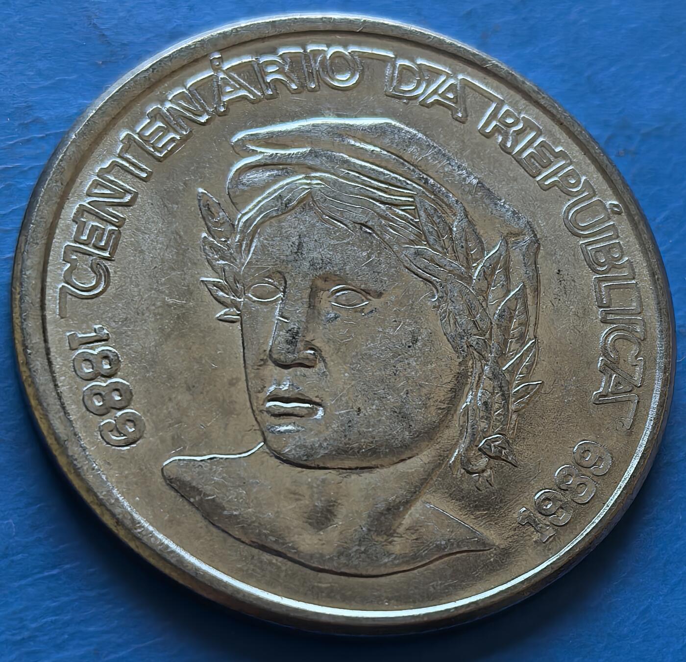 外国优质老铜币银币，周六九点倒数截拍，满百包邮，可寄存半年，喜欢朋友微信扫描二维码可直接参拍