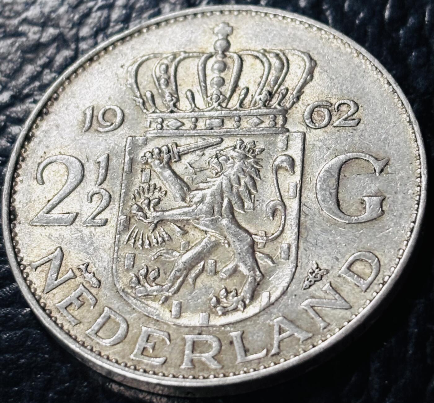 文馨钱币收藏第 281 场，【 长期接收代拍品】银元，银币，套币，纸币专场（本场截拍后休息三天，19 号发货） 带光极美品 1962 年荷兰朱莉安娜女王 2.5 盾大银币，720 高银