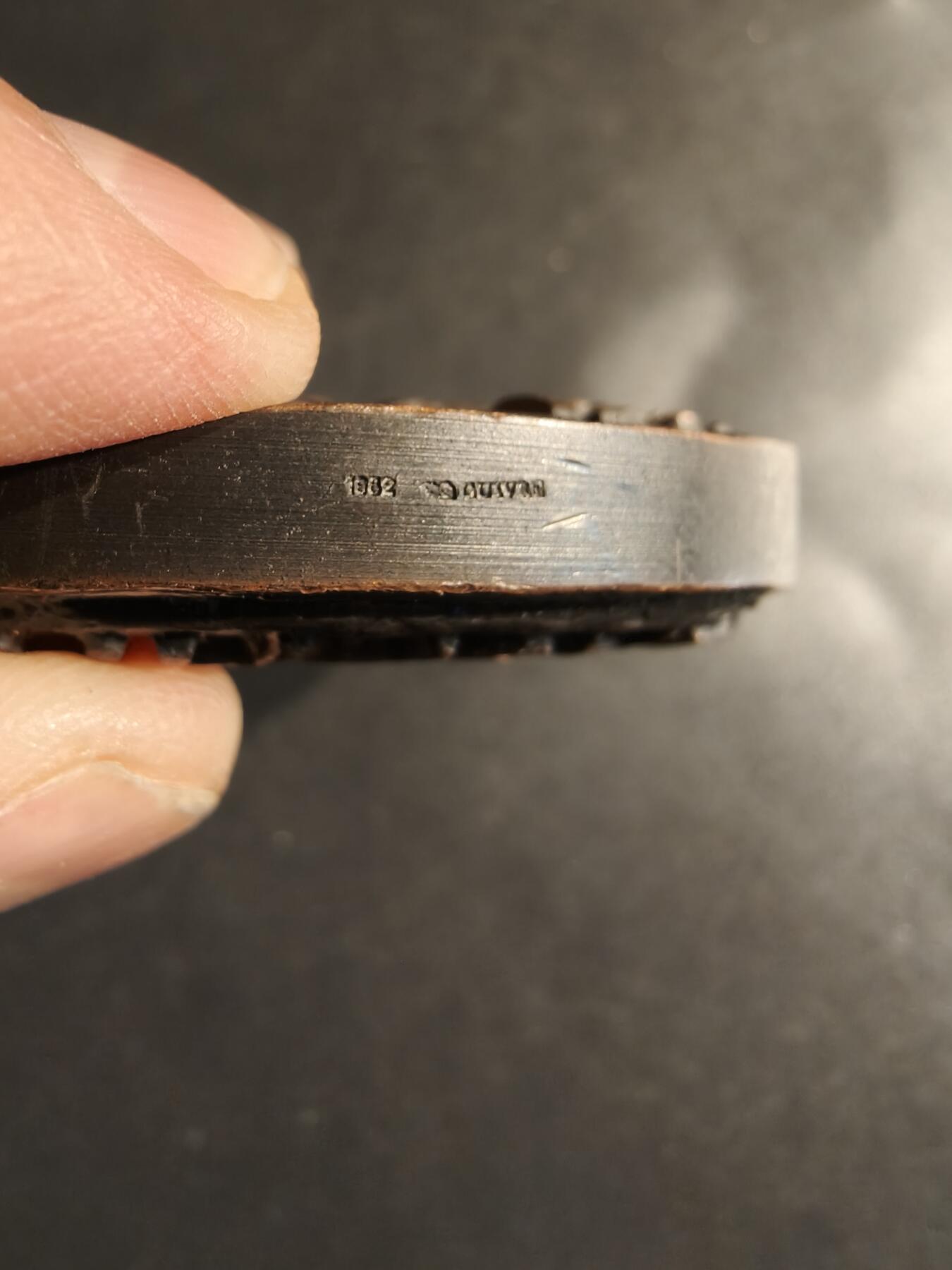 老王徽章第163期 13-15日三场连拍 16日统一发货  13、14日结束后可寄存  法国作家亨利·普拉大铜章     高浮雕     直径76mm.    重量457.2g