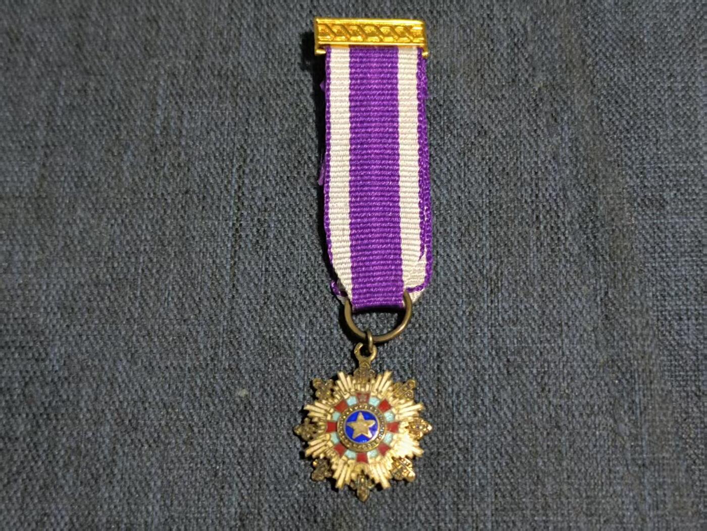 罗岚⭐爱藏⭐精品专拍第七场-分享拍场赚佣（周六有群拍，详细看简介） 中华民国大绶景星勋章（礼服用mini版）五十年代退台早期版本-银质珐琅