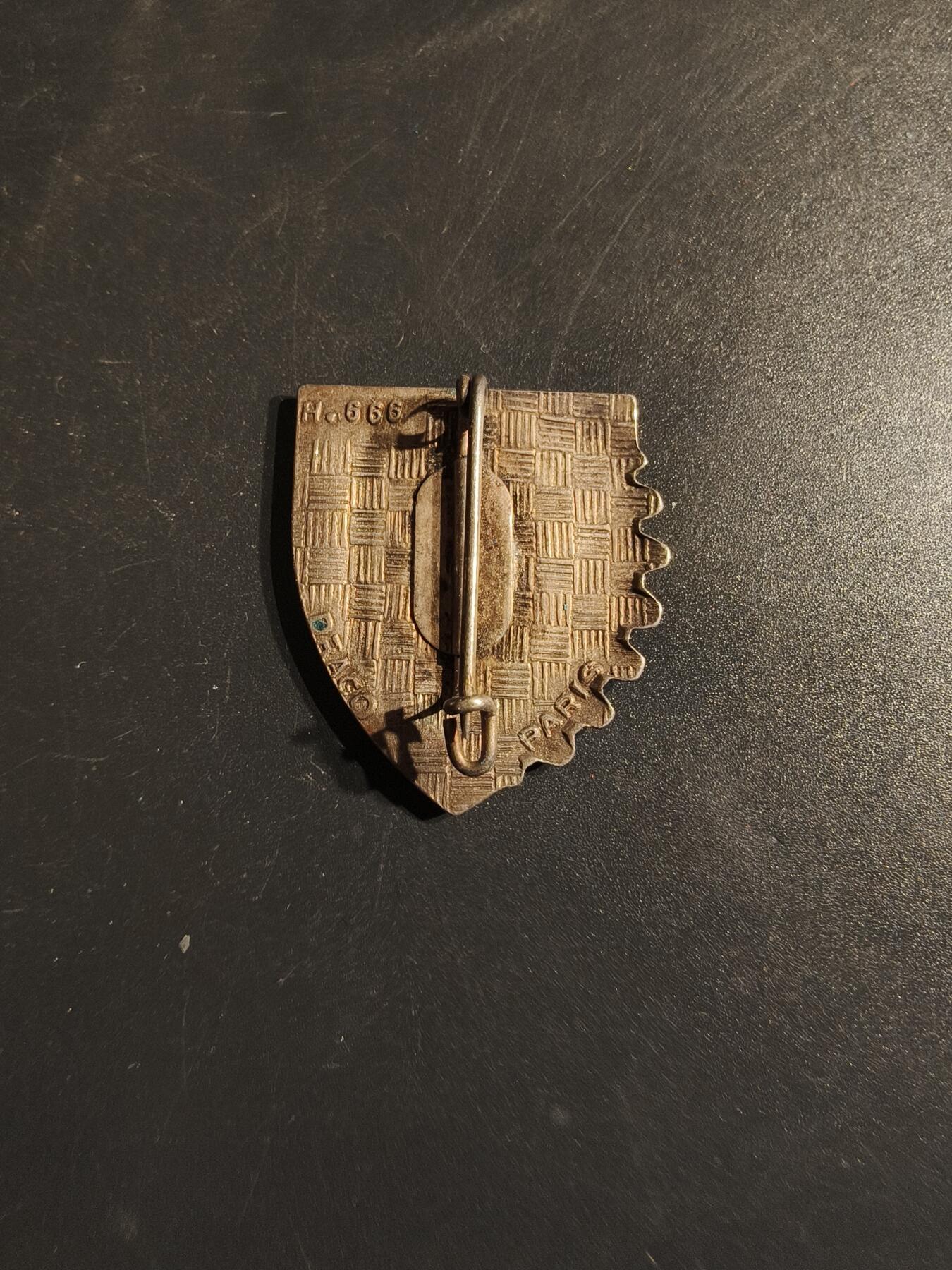 老王徽章第163期 13-15日三场连拍 16日统一发货  13、14日结束后可寄存 法国勒芒军事预备役学校证章 