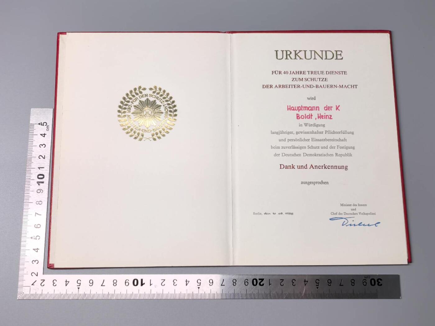 小驴勋章奖章收藏11月15日周六晚五点拍卖（珍爱和平，收藏战争，铭记历史，勿忘国耻，忠党爱国。有偿代拍，送拍规则在简介最后，参拍须阅读规则后再参拍，关系到运费包装发货时效真假辨别等关键信息，拍卖时不再发原图，看大图店主微信码在拍卖店铺介绍里）