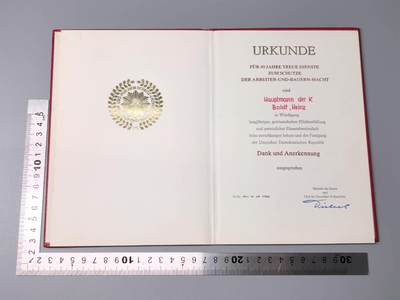 小驴勋章奖章收藏11月15日周六晚五点拍卖（珍爱和平，收藏战争，铭记历史，勿忘国耻，忠党爱国。有偿代拍，送拍规则在简介最后，参拍须阅读规则后再参拍，关系到运费包装发货时效真假辨别等关键信息，拍卖时不再发原图，看大图店主微信码在拍卖店铺介绍里） - 东德服务40年证书