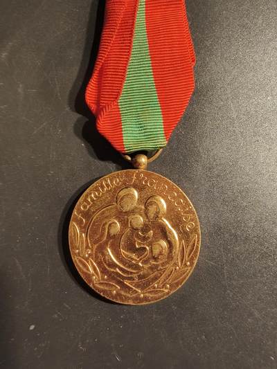 老王徽章第163期 13-15日三场连拍 16日统一发货  13、14日结束后可寄存 -  法国金级母亲奖章 