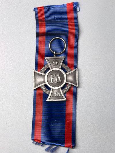 小驴勋章奖章收藏11月15日周六晚五点拍卖（珍爱和平，收藏战争，铭记历史，勿忘国耻，忠党爱国。有偿代拍，送拍规则在简介最后，参拍须阅读规则后再参拍，关系到运费包装发货时效真假辨别等关键信息，拍卖时不再发原图，看大图店主微信码在拍卖店铺介绍里） - 奥尔登堡大公国的二级弗里德里希·奥古斯特十字章，铁质枪镀黑