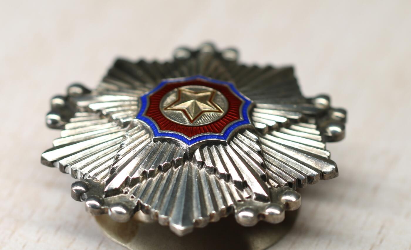 大猫徽章拍卖 第282期 朝鲜🇰🇵三级国旗勋章 大轮