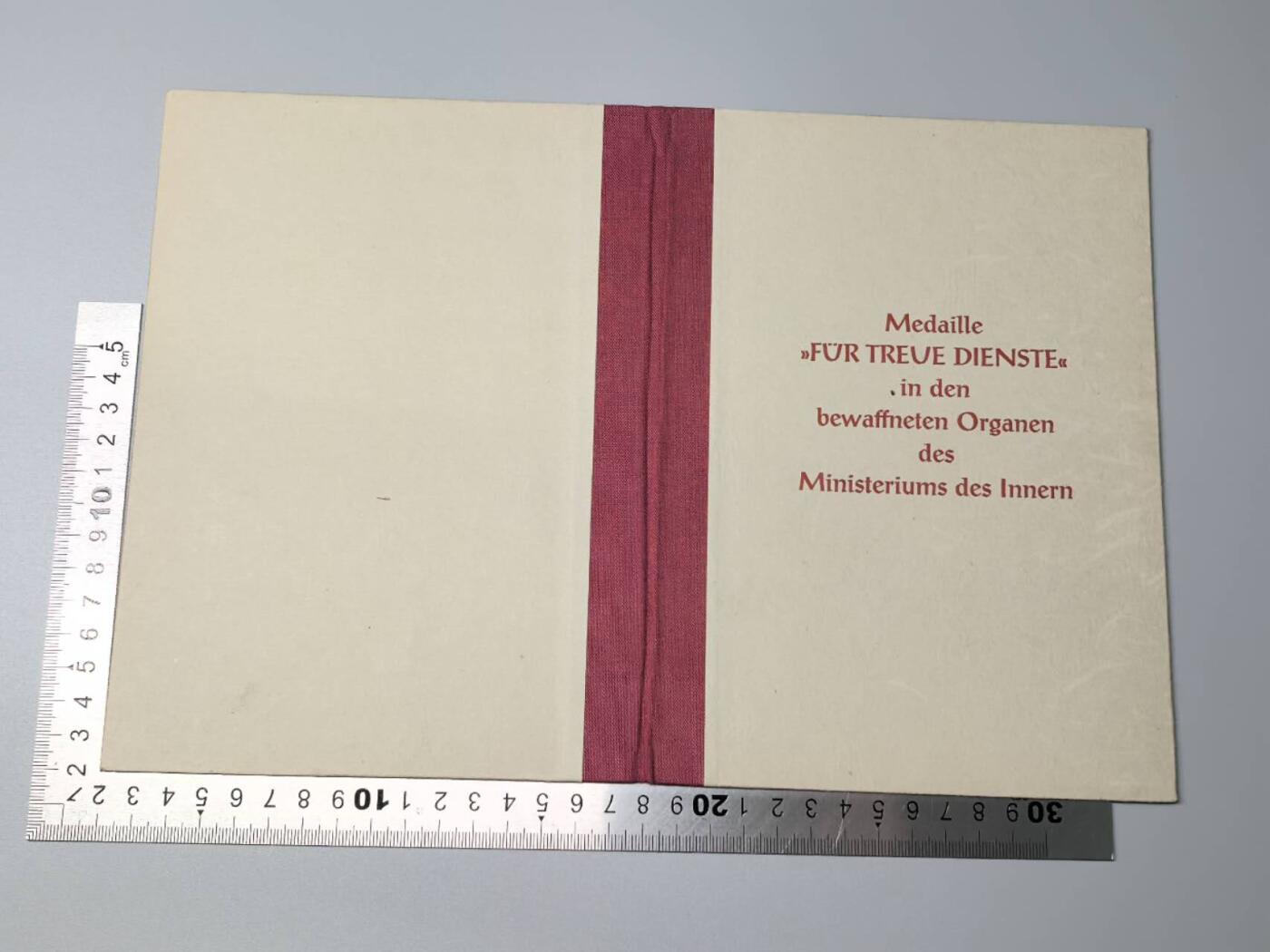 小驴勋章奖章收藏11月15日周六晚五点拍卖（珍爱和平，收藏战争，铭记历史，勿忘国耻，忠党爱国。有偿代拍，送拍规则在简介最后，参拍须阅读规则后再参拍，关系到运费包装发货时效真假辨别等关键信息，拍卖时不再发原图，看大图店主微信码在拍卖店铺介绍里）