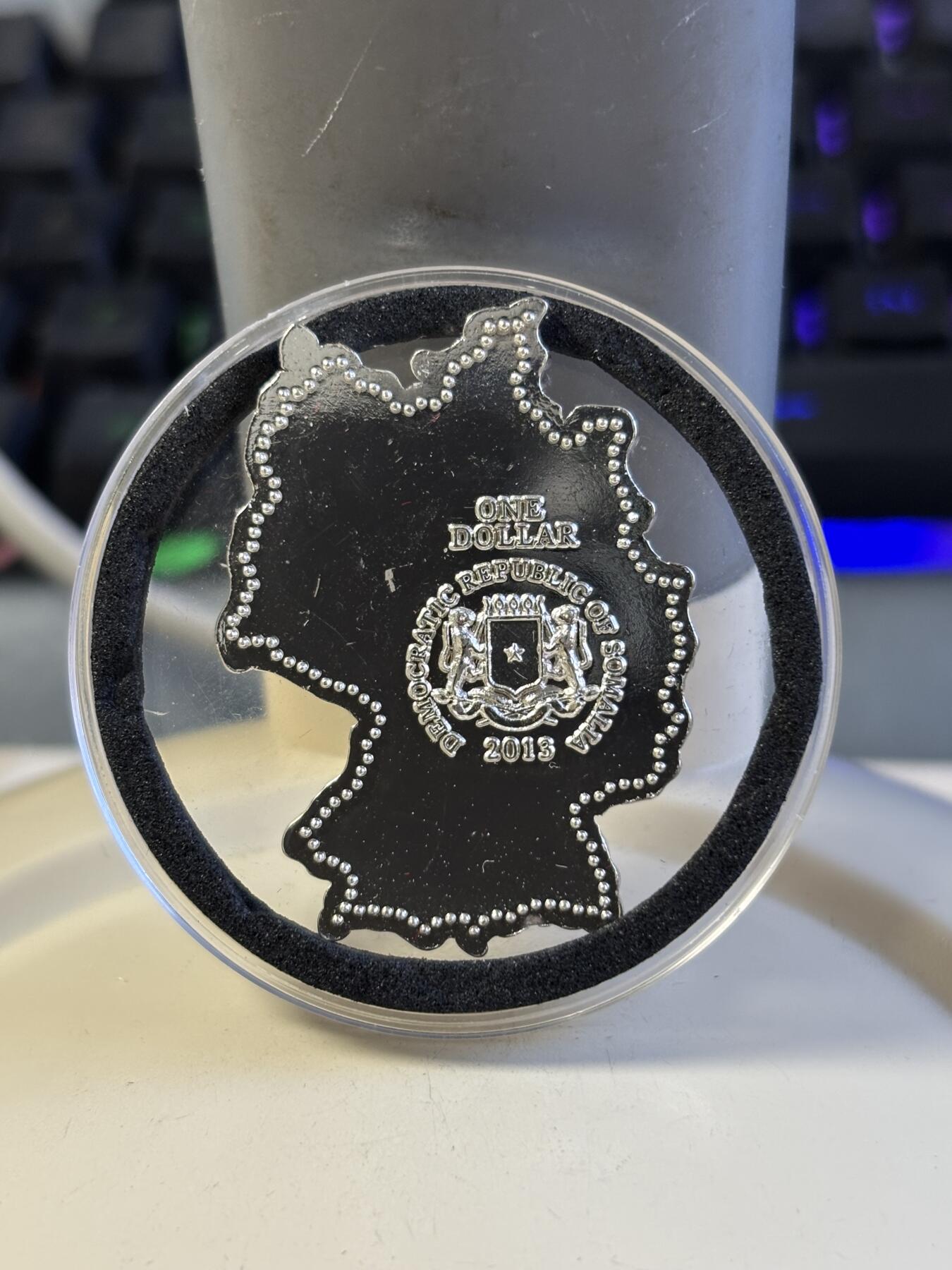 第181期拍卖 索马里2013年世界地图国旗系列德国地图异形币