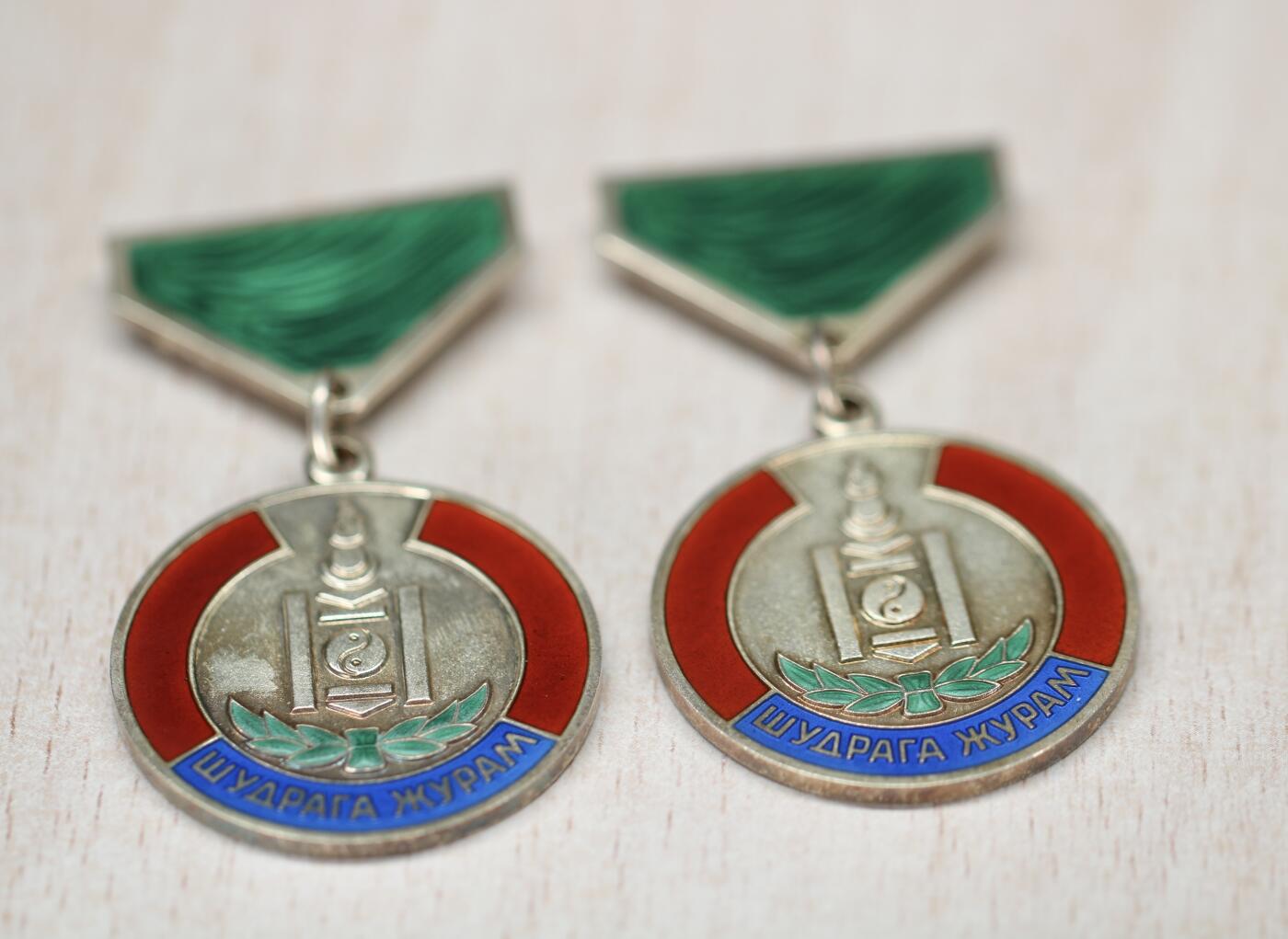 大猫徽章拍卖 第282期 蒙古 维护社会秩序有功奖章联号一对